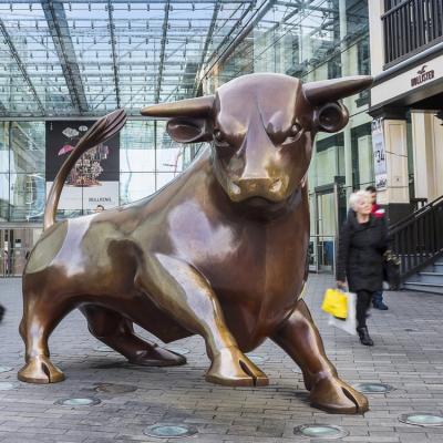 China China Plaza Shopping Mall Outdoor Garden Decor Life Size Bronze Bull Sculpture For Sale for sale