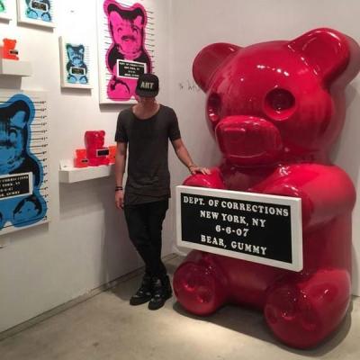 China China Modern Art Sculpture High Quality Large Red Resin Fiberglass Gummy Bear Sculpture for sale