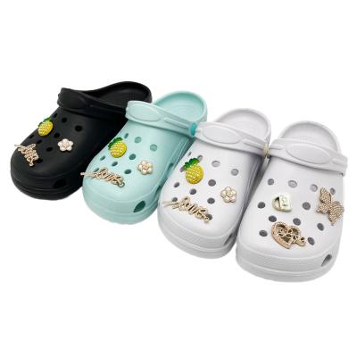 China Light Beauty Diamond Decorate OEM Custom Design Waterproof Non-slip Slipper Lady EVA Garden Clogs Sandals Shoes for sale