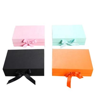 China Wholesale High Quality Recyclable Valentine's Day Scarf Jacket Clothing Folding Flat Magnetic Lid Rigid Gift Box for sale