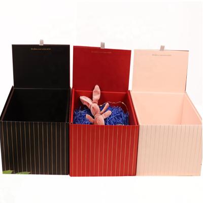 China Large Recyclable Creative Gold Plated Ribbon Bow Lipstick Gift Box Packaging Process Box for sale