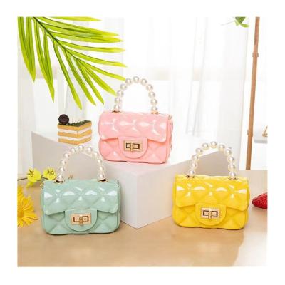 China Cute Child Jelly Mini Handbag Women Hand Bag Pearl Chain Candy Color Waterproof Latest Design for Girls Purses for sale