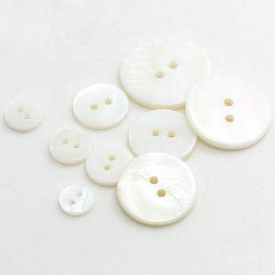 China Dry clean 2 hole river shell natural white pearl button for sale