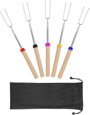 China New Design Easily Cleaned Roasting Sticks with Extendable Wooden Handle, Telescoping Stainless Steel BBQ Forks Set for sale