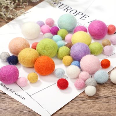 China Colorful Christamas Decoration Wool Polyester Felt Ball in Different Colors for Christmas Home Decoration for sale