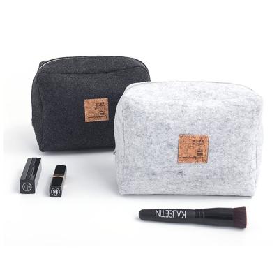 China 2019 Fashion Wholesale Plain Felt Cosmetic Bag Bulk Customized Makeup Bag For Women for sale