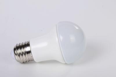 China Wärmen Sie weißes Kugel-Glühlampen 3500K 400LM B22 5W LED energiesparendes CER RoHs zu verkaufen