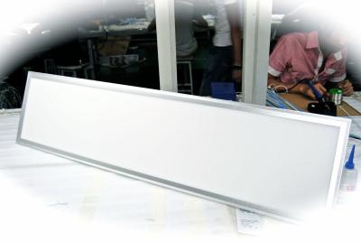 China La pantalla plana de IP40 50W LED enciende 300 * 1200 * 9 milímetros 90lm/w, el panel de techo llevado en venta