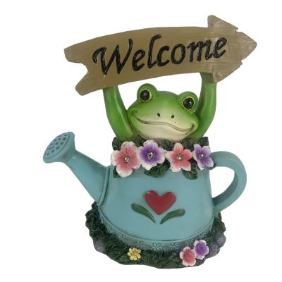 China Europe Custom Design Garden Ornaments Frog Crafts , Resin Frog Welcome Sign Figurines With Solar Lights for sale