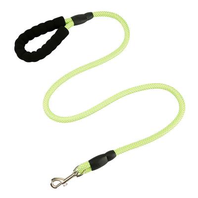 China Hot Selling Stocked Amazon Pet Leash With Highly Reflective Wires Heavy Duty Dog Leash Belt for sale