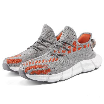 China New Trend Breathable Mesh Knitting Fabric Men Casual Fashion Breathable Shoes for sale