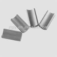 China 240-260 KA/m Magnetos permanentes de ferrita para motores de moldeo húmedo de carbón gris en venta