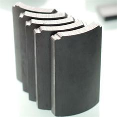 China Holzkohlen-Gray Anisotropic Ferrite Magnet Arc-Block Ring Shape zu verkaufen