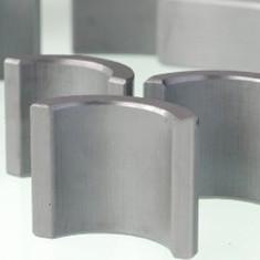 China Industrielle harte Bewegungsmagnet-schwarzer Ferrit-Segment-Magnet des Starter-100CC zu verkaufen