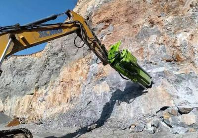 中国 Automatic Mining Industry Rock Splitter Drilling Excavator Attachment 販売のため