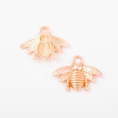 China Trendy Hot Selling Alloy Rose Gold Bee Pendant Charms Bee Pendant For Fashion Jewelry for sale