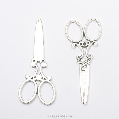 China Fashionable Factory Price Craft Antique Silver Scissors Charm for sale