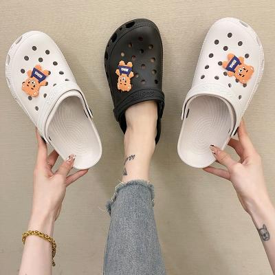 China 2022 Wholesale Light Factory Garden Clogs Nursing Shoes Sandals Slippers Hospital Clogs Charm Clogs Shoes for sale