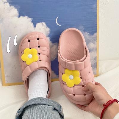 China 2022 popular design cute garden shoes waterproof clogs outdoor beach sandals flat hole shoes for women for sale