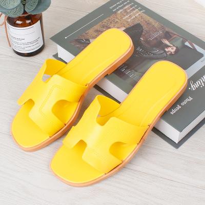 China Fashion Trend Low Price New Design Cheap New Design Ladies PU Flats Summer Casual Leather Sandals for Women and Ladies for sale