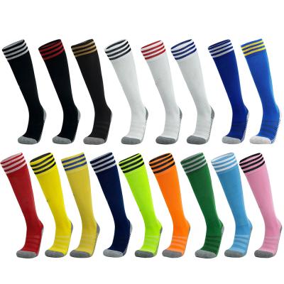 Chine La poignée noire souple du football cogne chaussettes de glissement du football adulte de jacquard d'anti à vendre