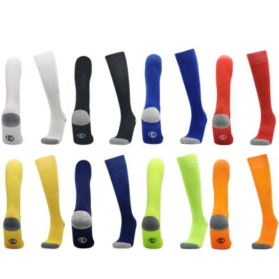 Chine Les hommes souples de couleur solide saisissent des chaussettes du football que le football de coton de polyester cogne l'anti glissement à vendre