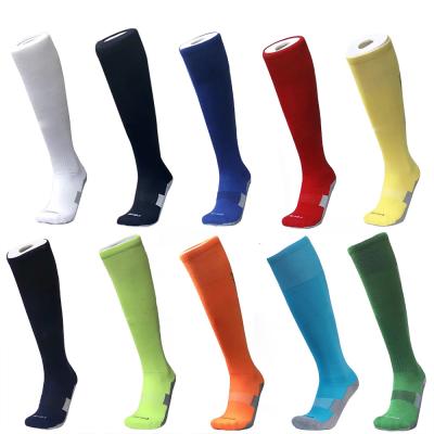 Chine La poignée du football de mélange de polyester de coton cogne d'anti chaussettes ouvrées du football de glissement à vendre