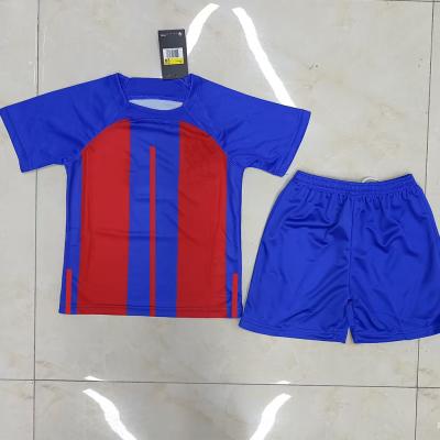 Chine Le débardeur de football uniforme du football des enfants rouges bleus a personnalisé le nom à vendre