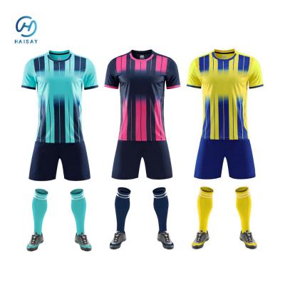 Cina Maglietta da calcio su misura Peso di stoffa 150 gm Dimensione per adulti 4XL Dimensione asiatica con logo corto Numero di squadra personalizzato in vendita