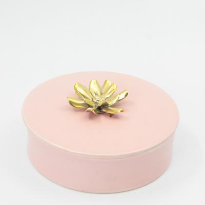 China Home Decor Unique Design Handmade Ceramic Wedding Table Decoration Candy Box With Lid for sale