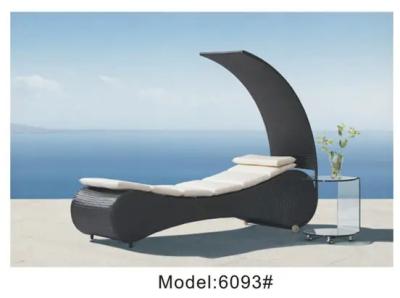 China Plastic beach poolside lounge chair rattan wicker chaise lounge chairs canopy bed outdoor with cushion---6093 en venta