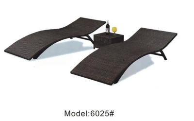 China Hot sale beach club furniture wicker rattan lodge lounger in pool sunbed chair---6025 en venta