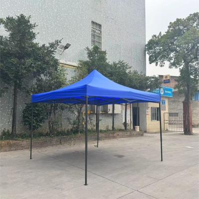 Chine Personnaliser une tente de gazebo en extérieur pliable avec un cadre en acier d'aluminium et un tissu en polyester à vendre