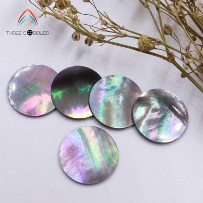 China 1mm Thickness Various Broom Designs Flat Cut Gray Black Sea Shell Round Slice For Jewelry Round Making for sale