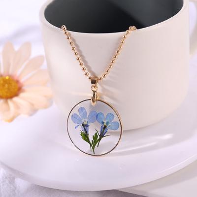 China Casual / Sporty Trendy Jewelry Flower Handmade Braided Glass Dry Pendant Necklace For Women for sale