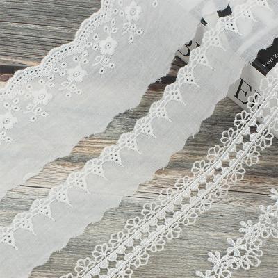 China Hot Selling Wedding Embroidery Fabric Heavy Handmade Beaded Lace Viable White Lace Tulle Lace Fabric for sale