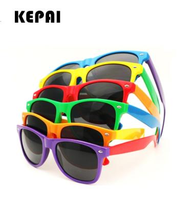 China Custom different color foot square frame protection silk printing sunglasses for sale