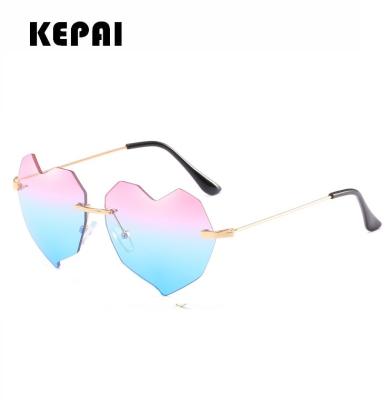 China Fashion Sunglasses New Fashion Hot Sale Custom Colors Heart Sunglasses Shape Women for sale