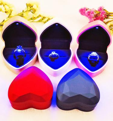 China High Quality Plastic Display Love Boxes Jewelery Necklace Ring Packing Jewelry Led Heart Shape Box for sale