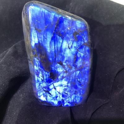 China China hot sale guests decorative gemstone people open freeform natural healing crystal blue labradorite for wedding souvenirs for sale