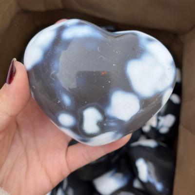 China Wholesale High Quality Natural White Blue Gray Agate Heart China Big Crystal Agate Heart Orca For Gifts for sale