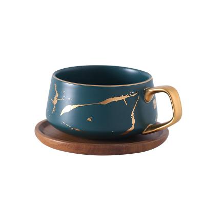 China Durable creative marbled luxury ceramic gold coffee cup matte light handle with wooden saucer and lid for sale