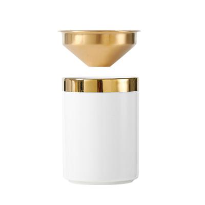 China Exquisite dustproof cigarette cup light ashtray trend living room office gold-plated luxury ceramic minimalist home ashtray for sale