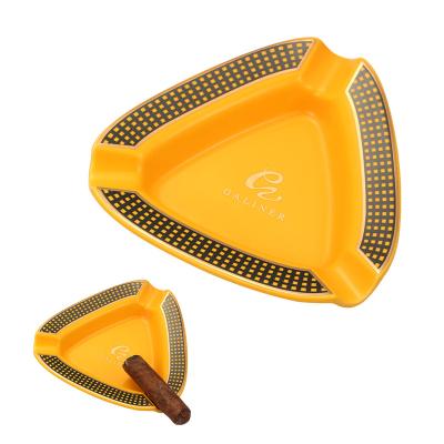 China Wholesale Minimalist Creative Triangular Ceramic Cigar Cigar Factory Three-slot Ashtray Portable Ashtray Gift Box for sale