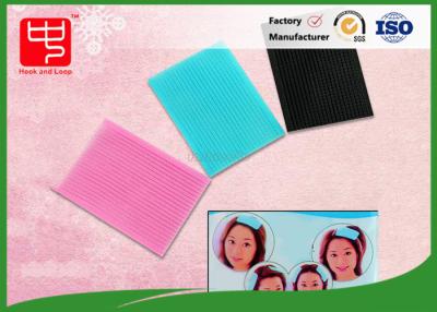 China El gancho y el lazo preciosos cubren la forma cuadrada de los accesorios del pelo del velcro para el lavado de la cara en venta