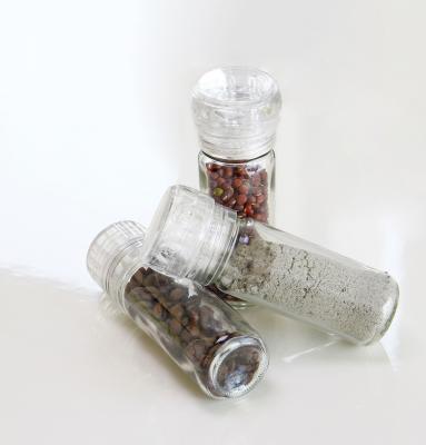 China Tight Seal Mocale Condiment Jar Glass Pepper Raw Salt Spice Bottles With Grinder Top for sale