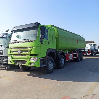 China 300-400L	Oil Tanker Truck Sinotruk Howo 8 X 4 Fuel Tank Truck Model 25CBM zu verkaufen