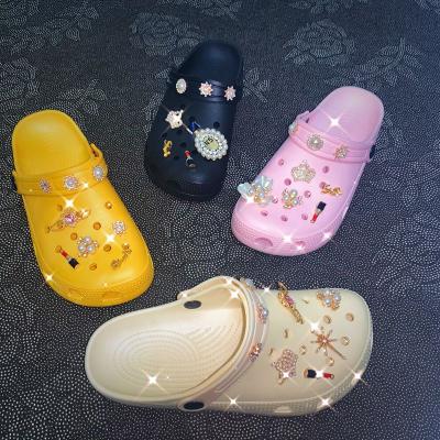 China Breathable Classic Fluffy EVA Beach House Slippers Hobbles Charms Platform Jelly Sandals Sandalias Designer Slides Sandals 2021 Women Hobbles for sale