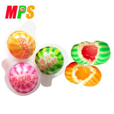 China 3D Flavor Planet Halal Mixed Candy Jelly Watermelon Bubble Gum Center Filling Round Ball en venta