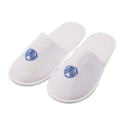 China Rotana Hotel Guestroom Slippers Custom Embroidered Logo Velvet Polyester Hotel Slippers UG-141 for sale